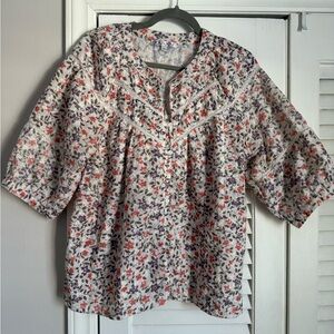 Cotton puff short sleeve shirt w floral detail
Cottage core, coastal grandmother